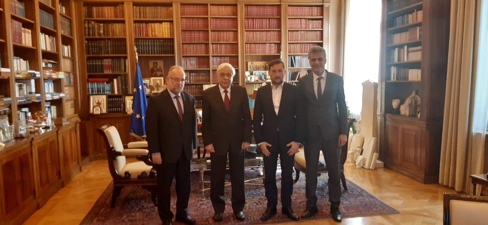 Σε Πρόεδρο Δημοκρατίας και Γεννηματά για το χρυσό