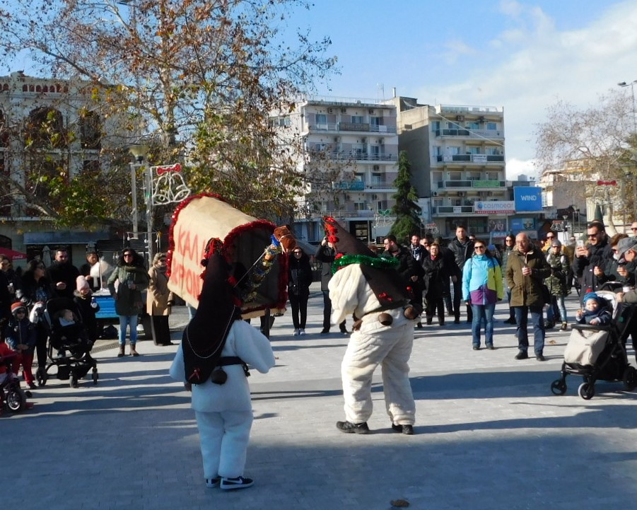 "Καμήλες και ντιβιτζήδες" από το Σύλλογο Ανατολικορωμυλιωτών Κομοτηνής (βίντεο)
