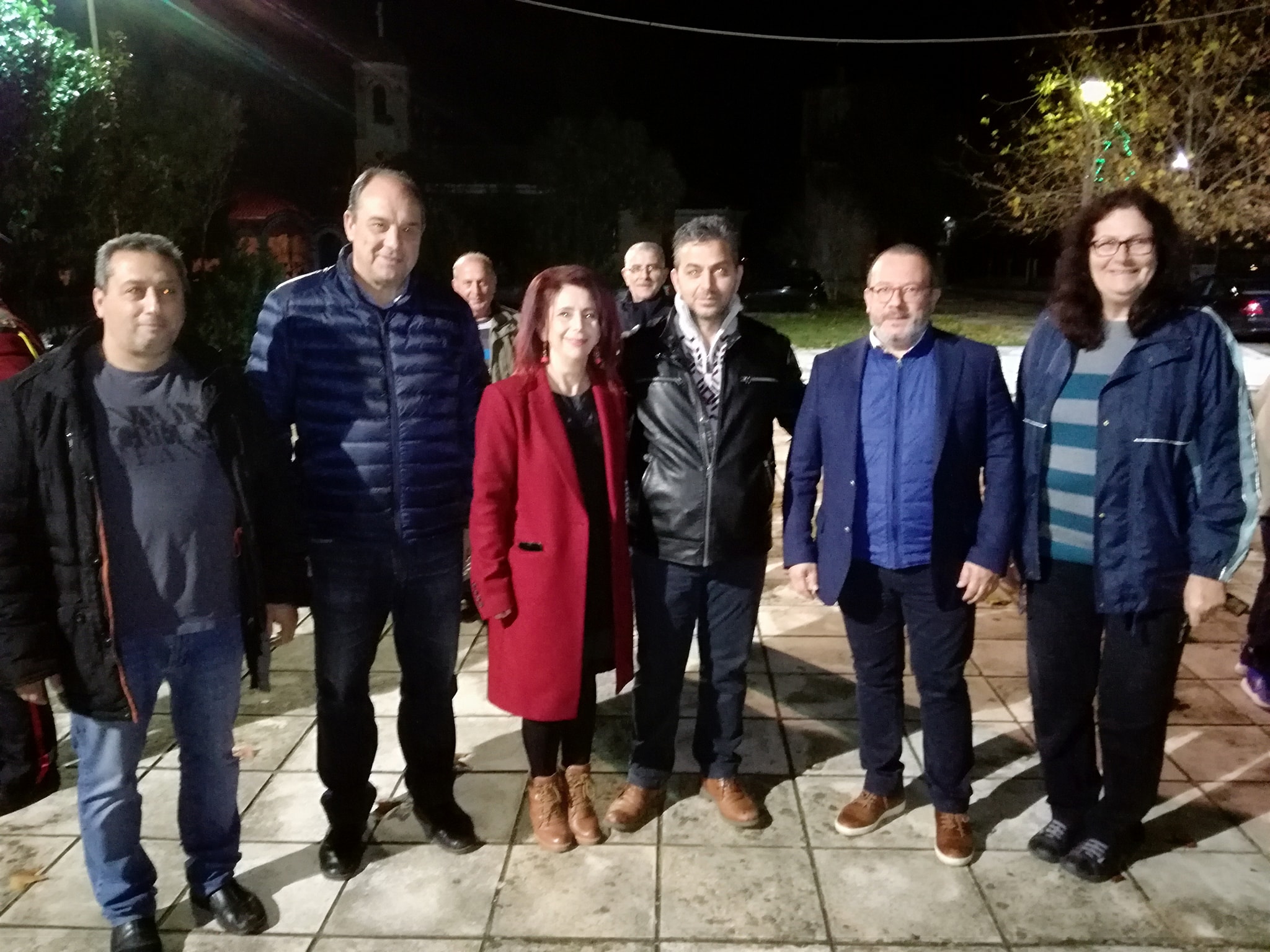Και στο Θρυλόριο άναψε από το Δήμαρχο το Χριστουγεννιάτικο δέντρο