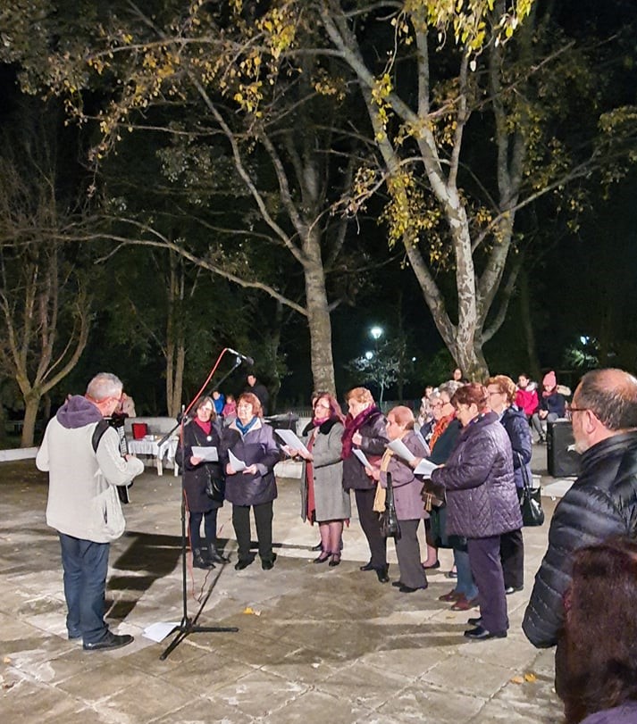 Kαι στο Νέο Σιδηροχώρι φωταγωγήθηκε το Χριστουγεννιάτικο δέντρο