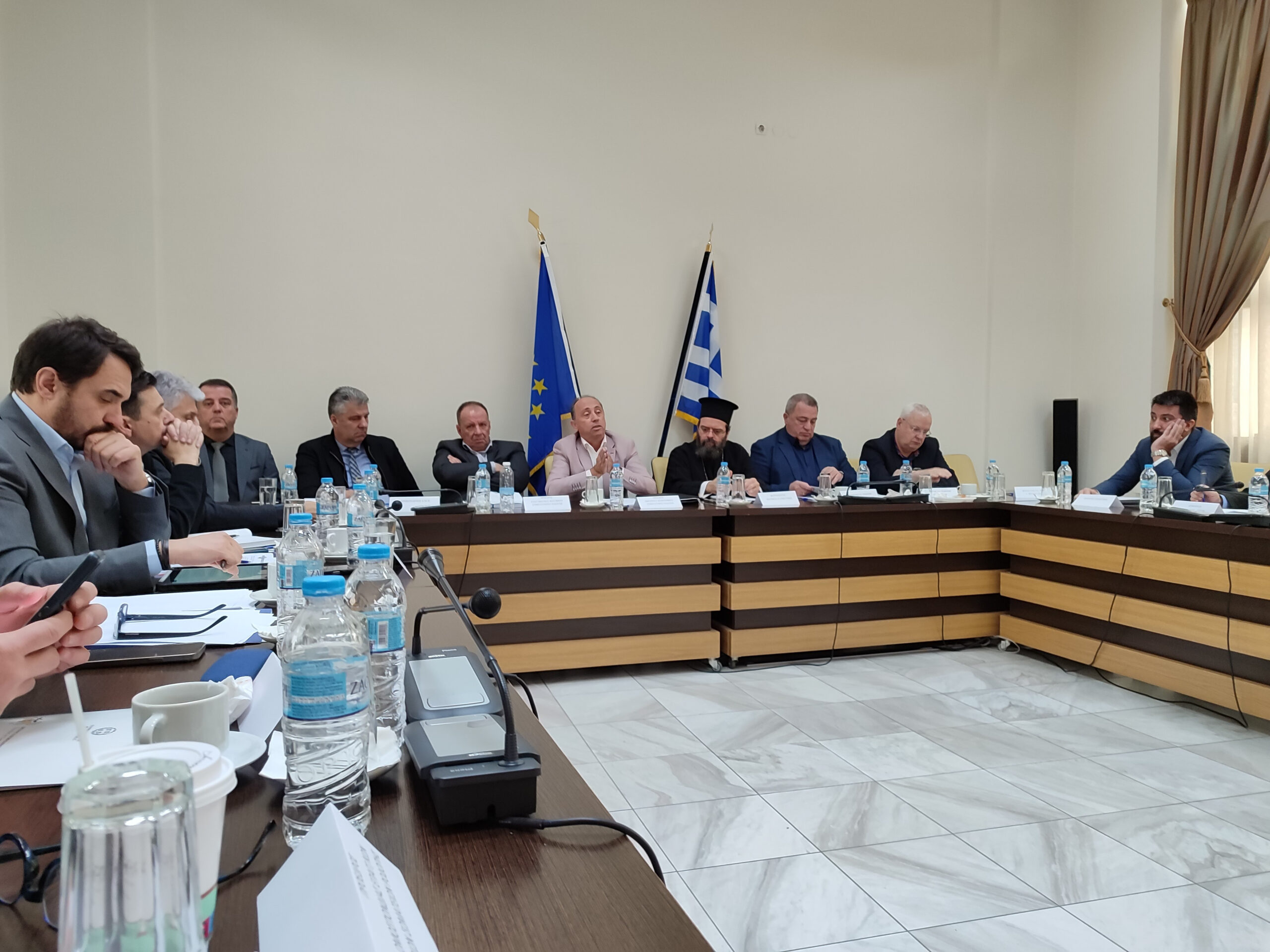 Σύσκεψη "ΣΟΣ" για την ανάπτυξη της Ροδόπης από τους φορείς της -Ζητούν :διέλευση λεωφορείων από τη Νυμφαία ,ολοκλήρωση μελέτης φράγματος Κομψάτου και παράλιου δρόμου Δικέλλων Μαρώνειας ,ενίσχυση ΒΙΠΕ και ΔΠΘ ,ειδικό καθεστώς για το πρόγραμμα "ΣΠΙΤΙ ΜΟΥ ΙΙ"