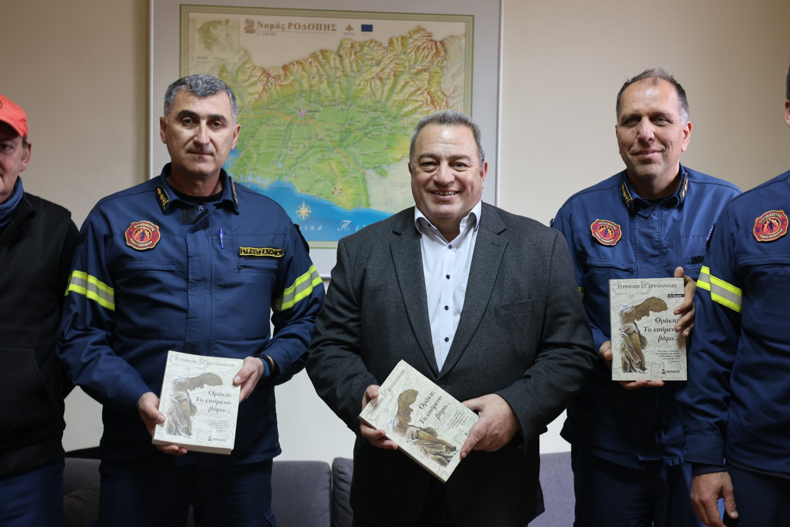 Στην Πυροσβεστική Υπηρεσία Κομοτηνής σήμερα ο Ευριπίδης Στυλιανίδης -Πρόσφερε το βιβλίο του "Θράκη :Το επόμενο βήμα"