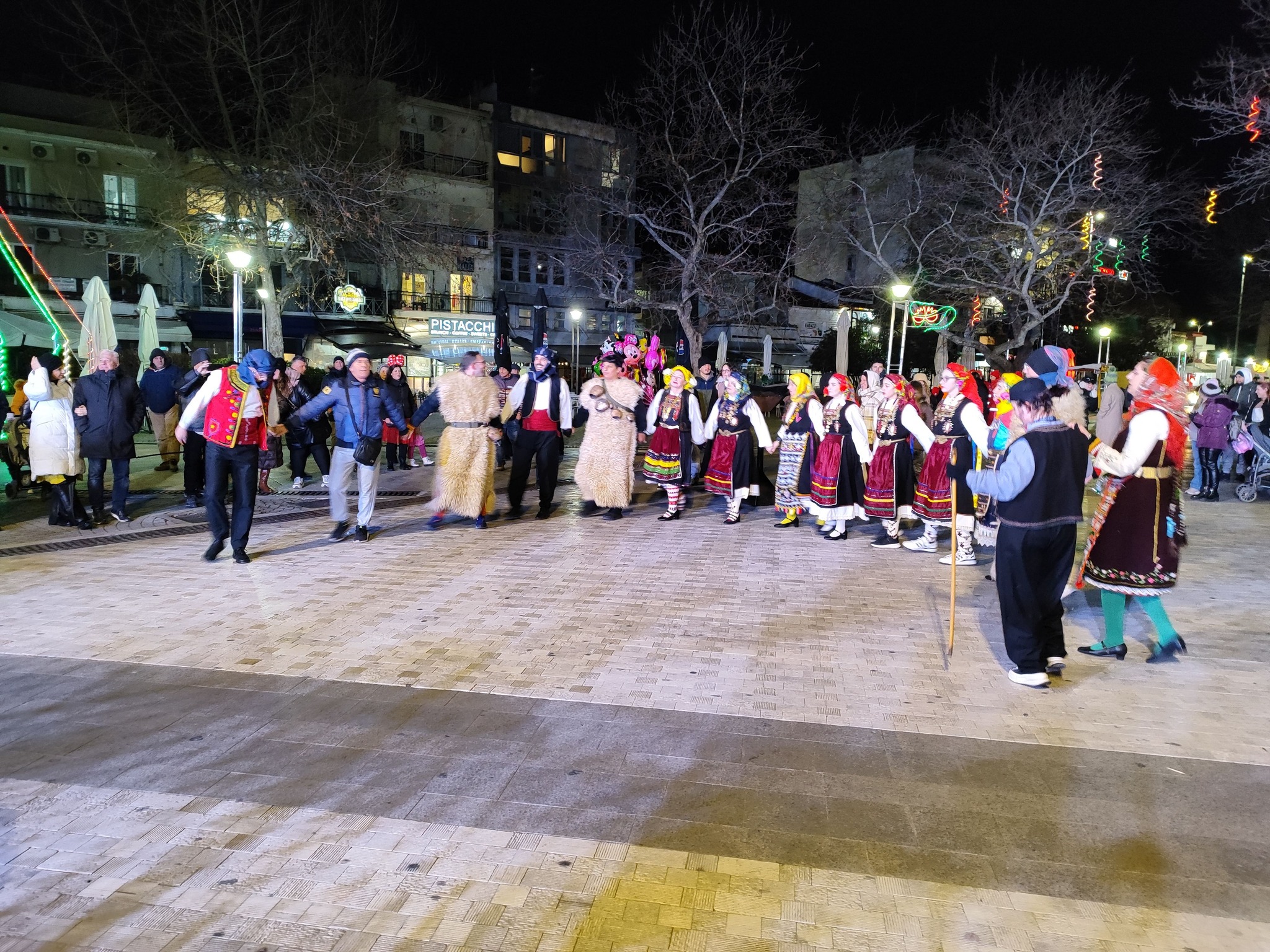 Κοm On Party:Σύλλογος Εβριτών ,χορός ,καυστική σάτιρα και "φαγητό στου ποδάρ"(web tv φωτογραφίες)