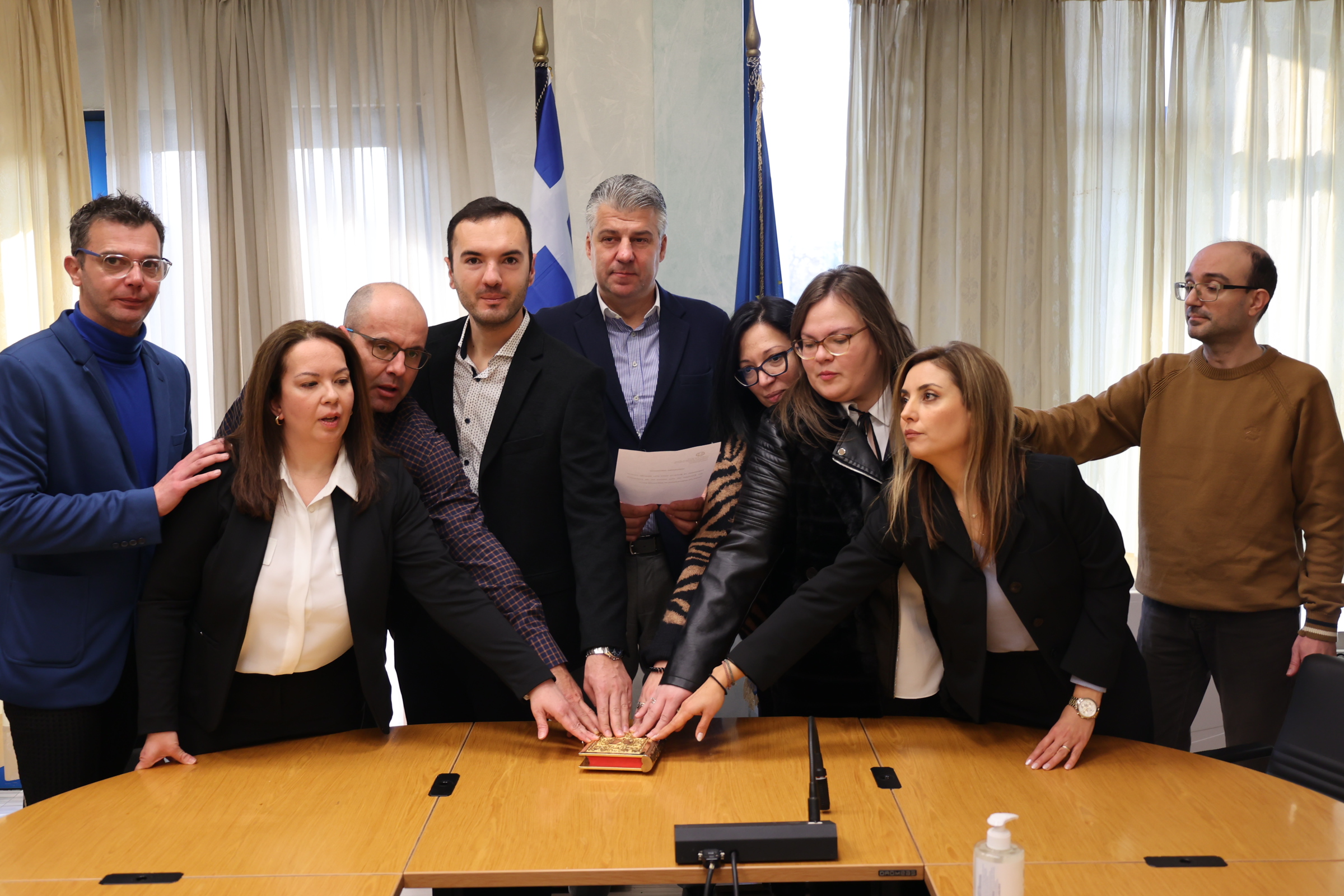 8 νέοι υπάλληλοι της Περιφέρειας ΑΜΘ ορκίστηκαν σήμερα ενώπιον του Περιφερειάρχη