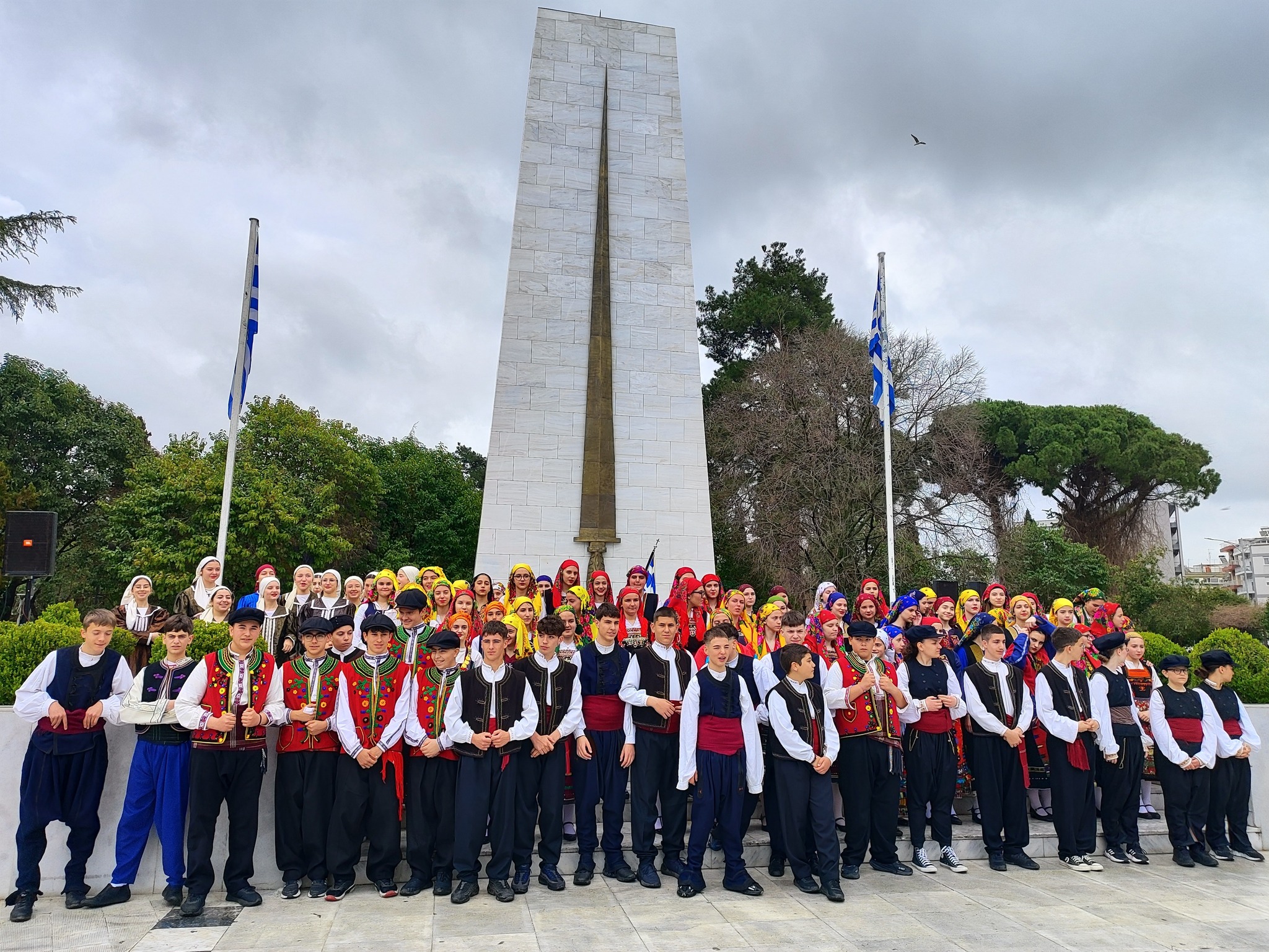 Kομοτηνή :κατάθεση στεφάνων μαθητών προσκόπων για την εθνική παλιγγενεσία(webtv φωτογραφίες)