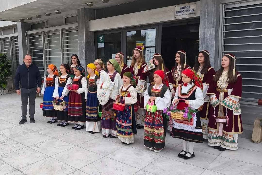 Τα κάλαντα του Λαζάρου και από τα παιδιά του Μορφωτικού Ομίλου Κομοτηνής (φωτογραφίες)