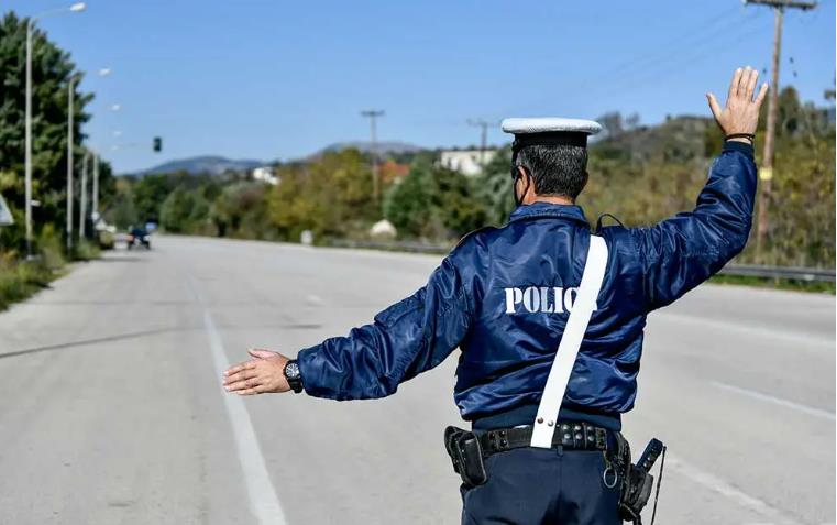 Σύλληψη ζευγαριού πάνω στην Εγνατία  για κατοχή όπλου και ναρκωτικών