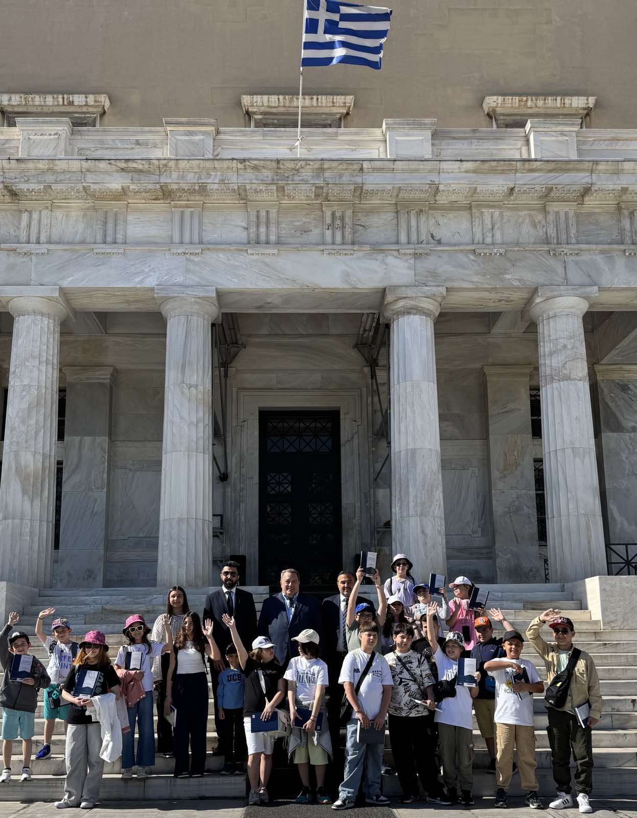 Στη Βουλή μαθητές και μαθήτριες του Διαπολιτισμικού Σχολείου Ιάσμου (φωτογραφίες)