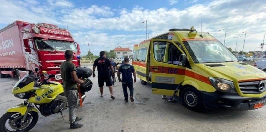 Αλεξανδρούπολη: αλλεργικό σοκ από τσίμπημα μέλισσας - Σωτήρια η άμεση κινητοποίηση του ΕΚΑΒ με μοτοσυκλέτα και ασθενοφόρο