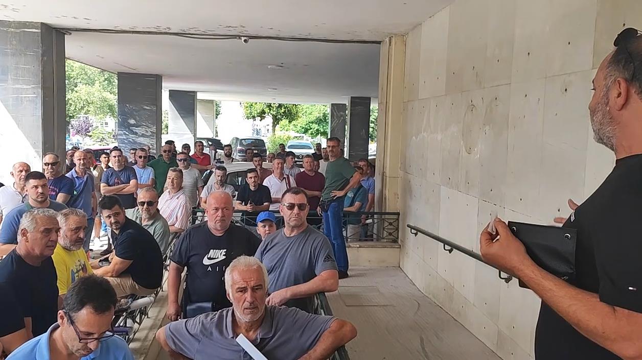 Ρολά κατέβασαν σήμερα τα συνεργεία στη Ροδόπη αντιδρώντας στο ψηφιακό πελατολόγιο (φωτο web tv)
