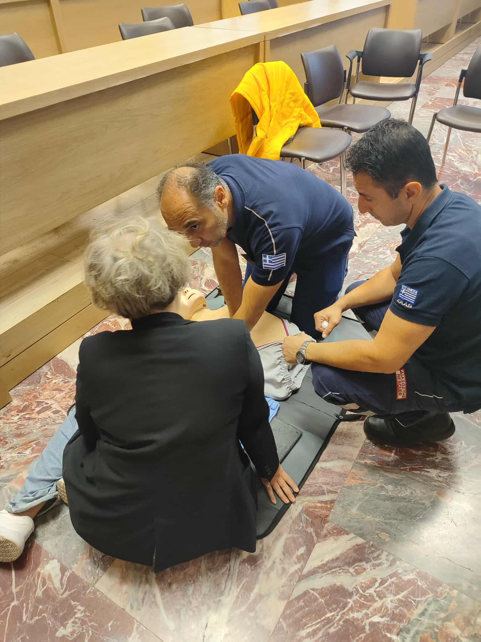 Κομοτηνή :μαθήματα ΚΑΡΠΑ από το ΕΚΑΒ σε υπαλλήλους της Περιφερειακής Ενότητας Ροδόπης(web tv)