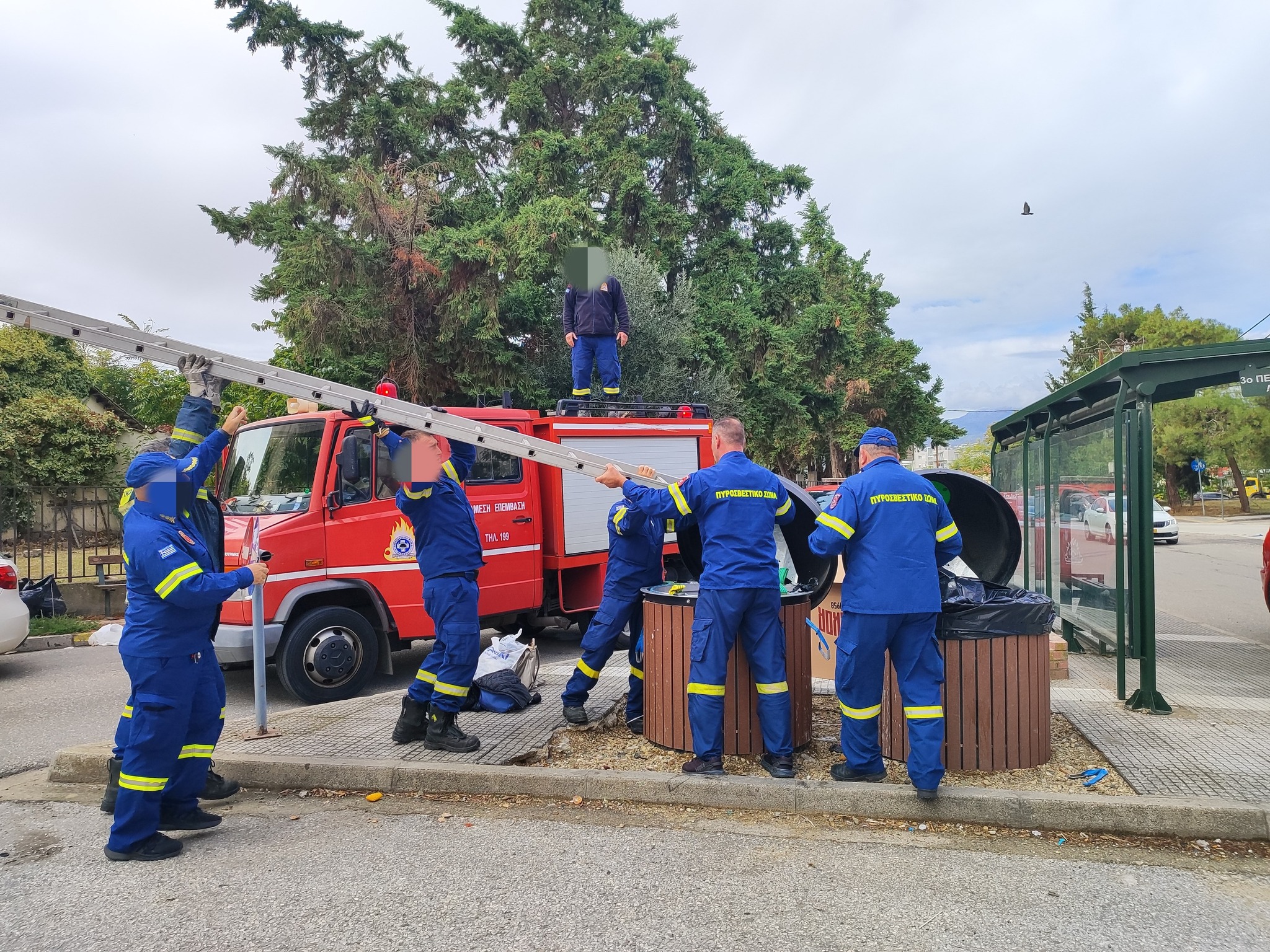 Κομοτηνή: γυναίκα έπεσε μέσα σε βαθύ κάδο απορριμμάτων!