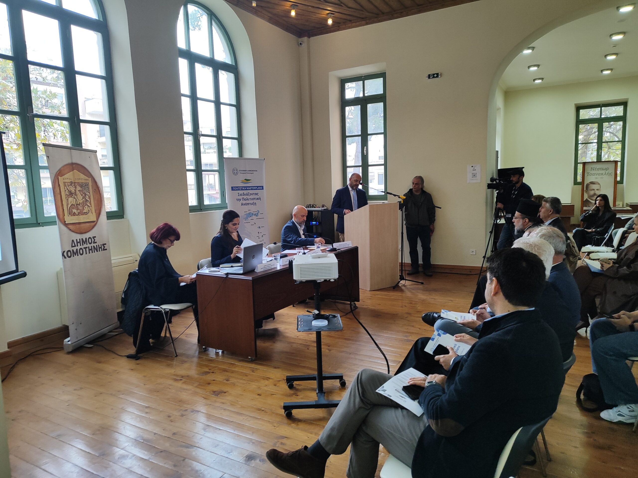 Masterplans για τον Πολιτισμό στην ΑΜΘ: παρουσιάστηκαν σήμερα στην Κομοτηνή -"Εισακουστήκαμε σε όλα τα θέματα από το Υπουργείο" δηλώνει ο Περιφερειάρχης ΑΜΘ ,"δεν ρωτηθήκαμε " αφήνει αιχμές ο Δήμαρχος Κομοτηνής(web tv φωτο)
