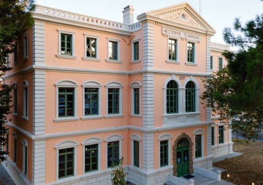 Δημοτική βιβλιοθήκη Κομοτηνής: παρουσίαση ποιητικής συλλογής «Φωτογραφικός Θάλαμος» του Χάρη Μιχαλόπουλου