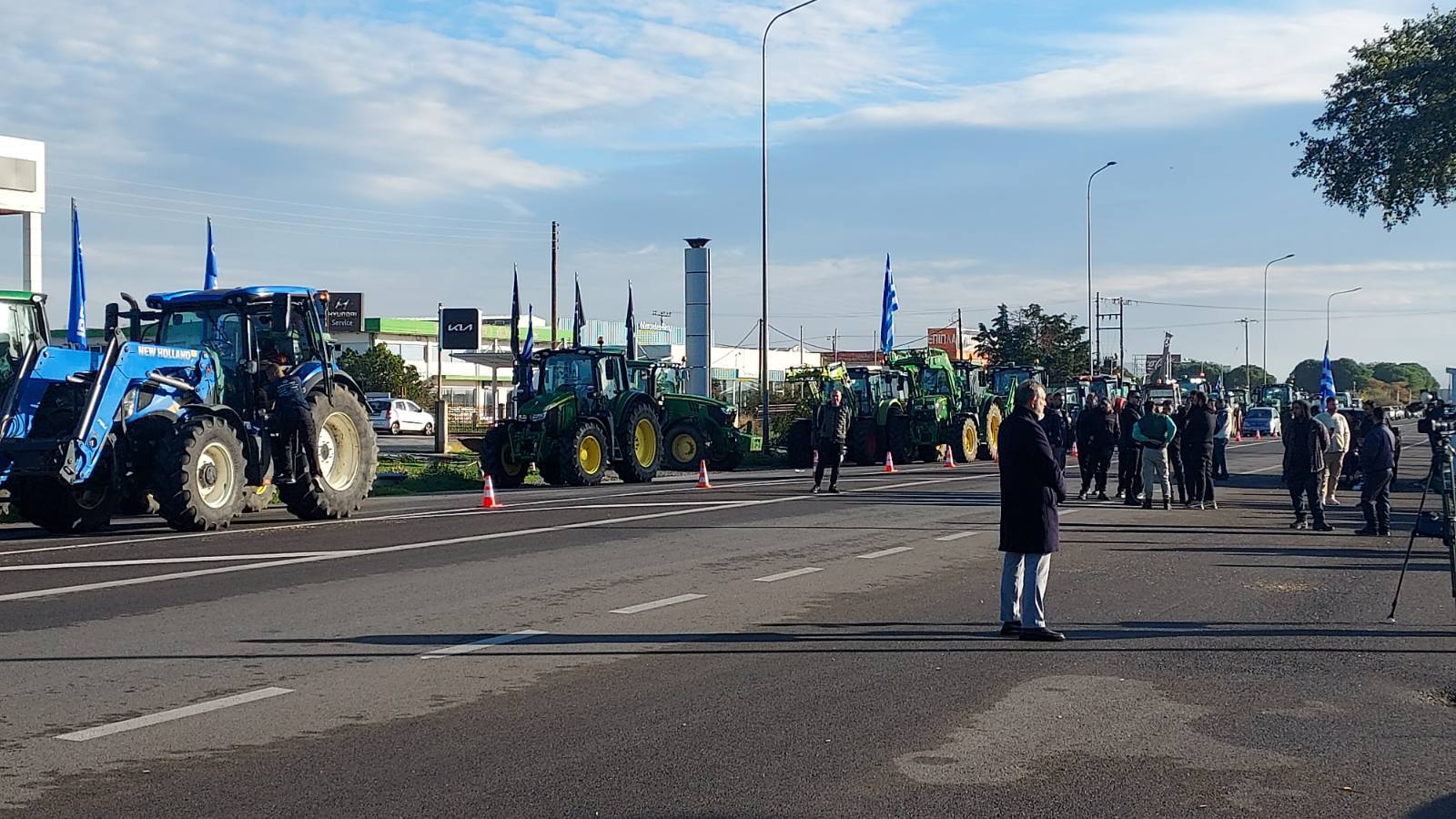 Υπό ισχυρή αστυνομική δύναμη το αεροδρόμιο της Αλεξανδρούπολης για την έλευση του Πρωθυπουργού υπό το φόβο της αγροτικής διαμαρτυρίας (φωτο)