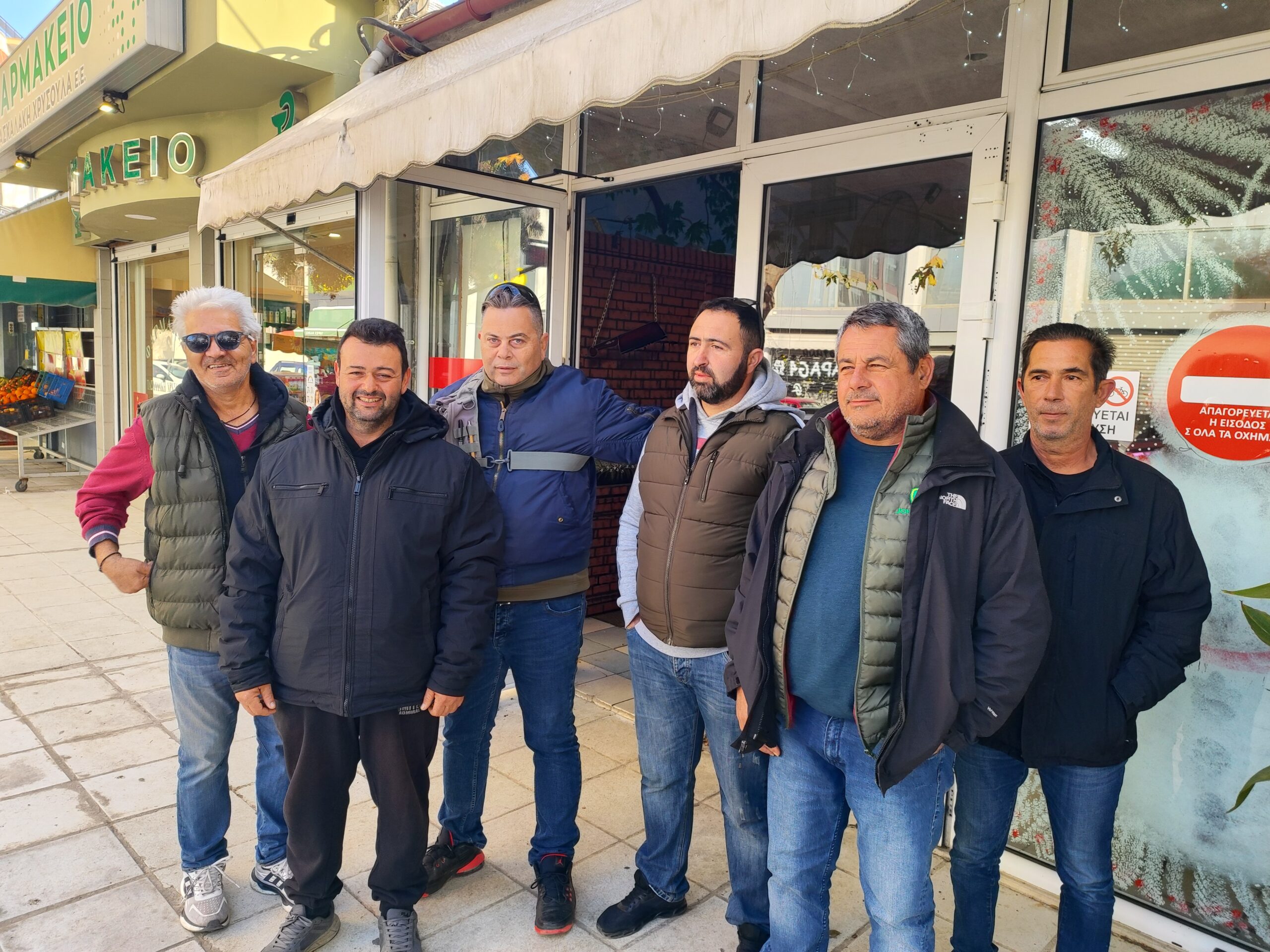 "Δεν έχουμε κομματικές ταυτότητες" λένε οι αγρότες του μπλόκου της Κομοτηνής -Ανακοίνωση που καταδικάζει την ενέργεια στο γραφείο Στυλιανίδη από τη ΔΕΕΠ Ροδόπης (web tv)