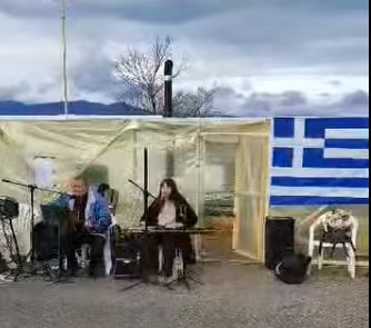 Μουσική συμπαράσταση στους αγρότες του μπλόκου της Κομοτηνής (web tv)