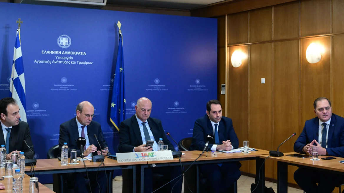 Οι βασικές ανακοινώσεις της Κυβέρνησης για τους αγρότες:8,5 λεπτά η κιλοβατώρα, αγροτικό πετρέλαιο στην αντλία από Νοέμβρη ,100% αποζημιώσεις από τον ΕΛΓΑ