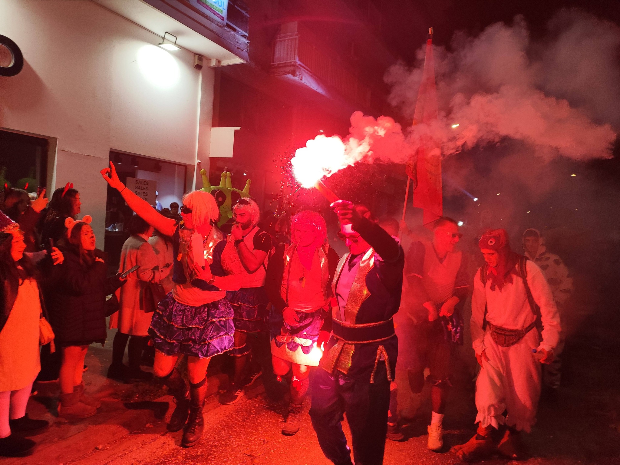 Ξέφρενος ρυθμός και κέφι στο Komo night Carnival Party 2026 (web tv φωτογραφίες)