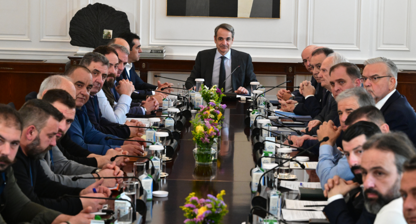 Αδιαπραγμάτευτη προτεραιότητα η στήριξη της κτηνοτροφίας, είπε ο Μητσοτάκης στη συνάντηση με τους κτηνοτρόφους στο Μαξίμου