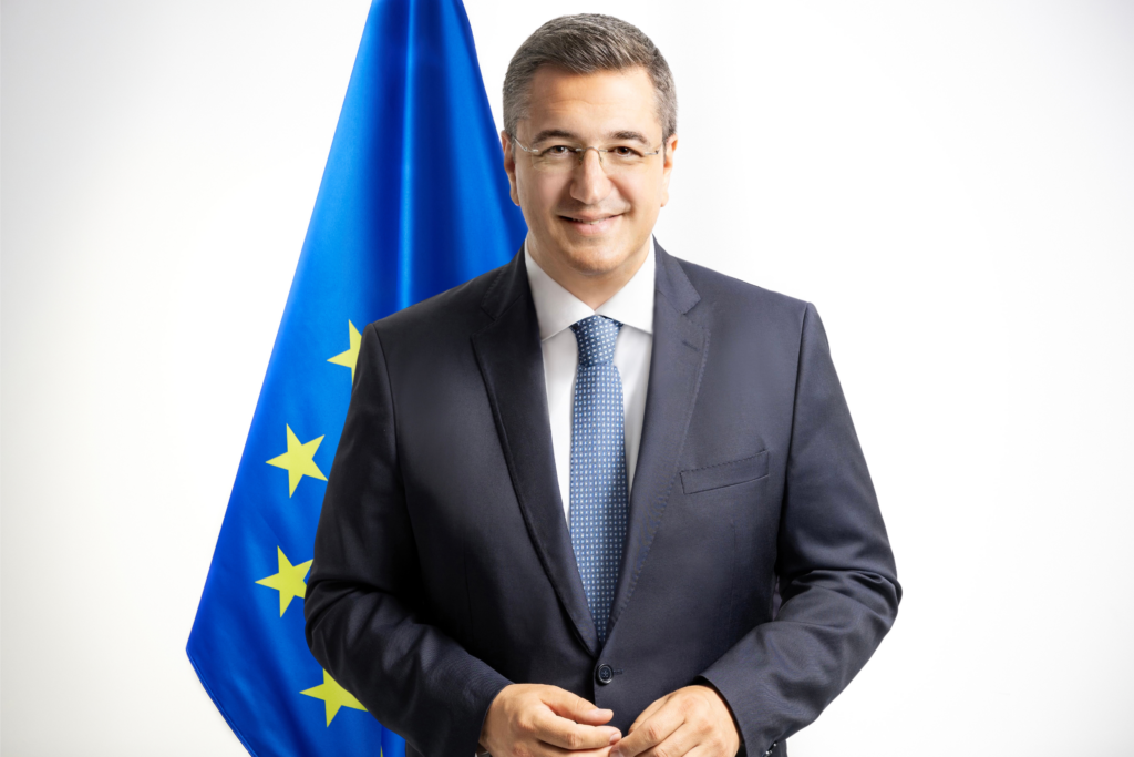 Eπίτιμος Διδάκτορας του ΔΠΘ αναγορεύεται σήμερα ο Ευρωπαίος Επιτροπος Μεταφορών Απόστολος Τζιτζικώστας